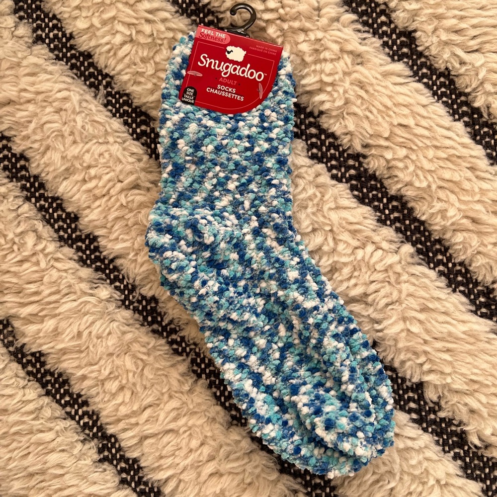 Snugadoo Blue Textured Soft Fuzzy Socks OS NWT